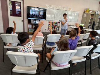 ハワイのこども学習教室と日本のHOPPA保育園の子どもたちがオンラインで交流しながら夏の授業を楽しむ様子